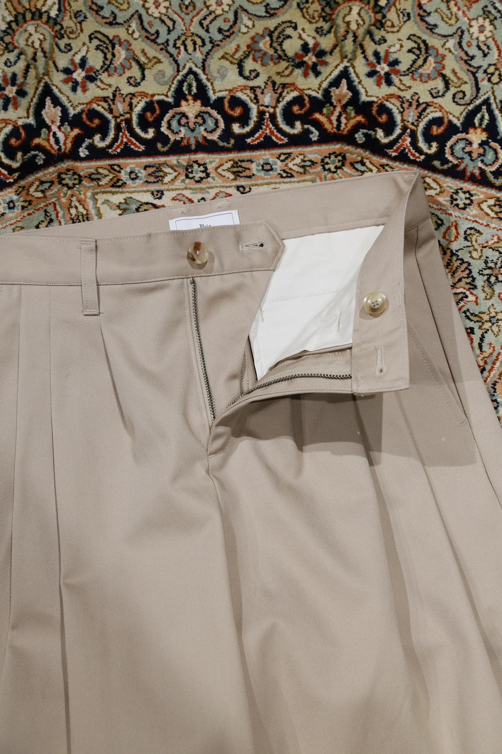 3TUCK CHINO PANTS (BEIGE)